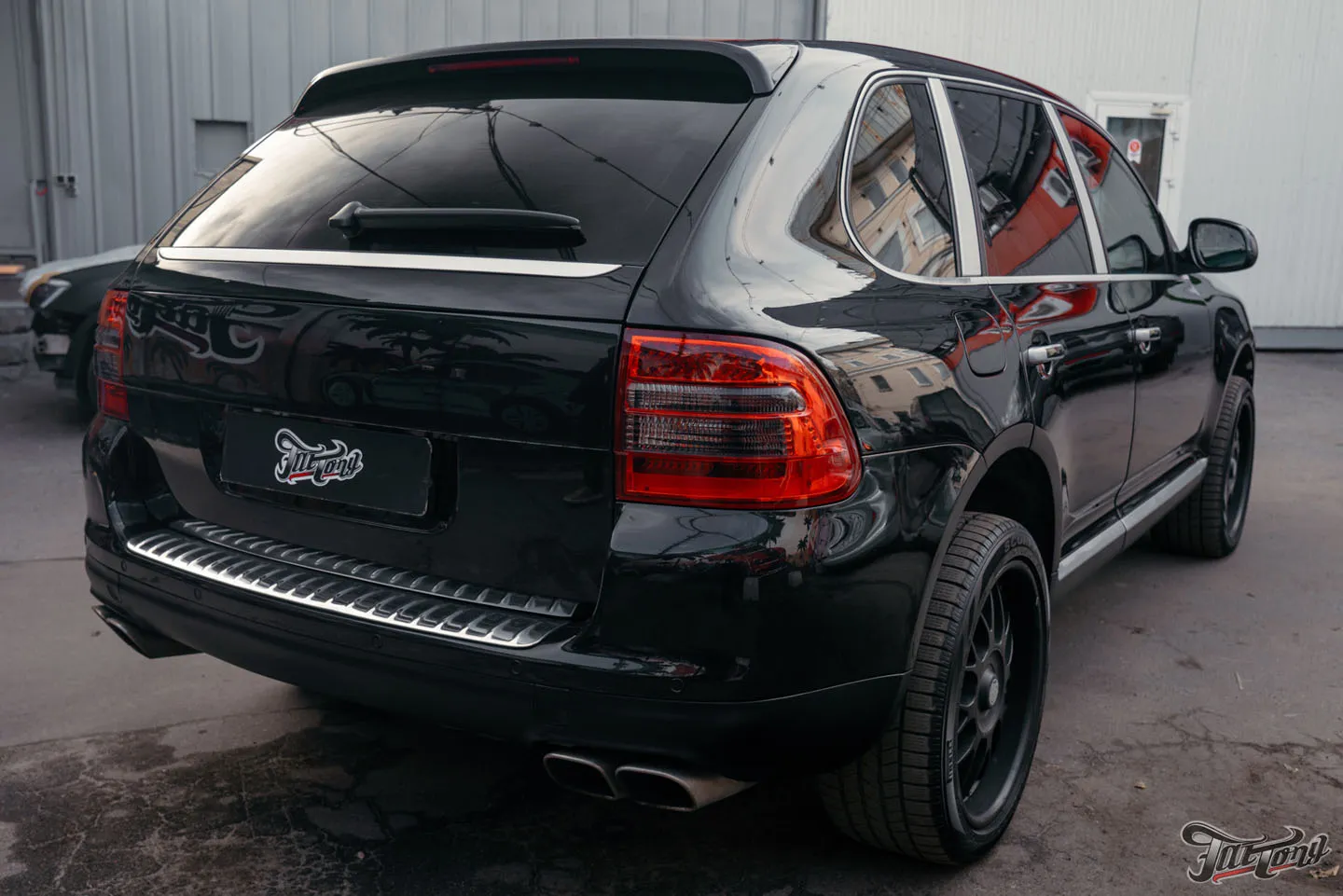 Обширный кузовной ремонт Porsche Cayenne 2003 года!
